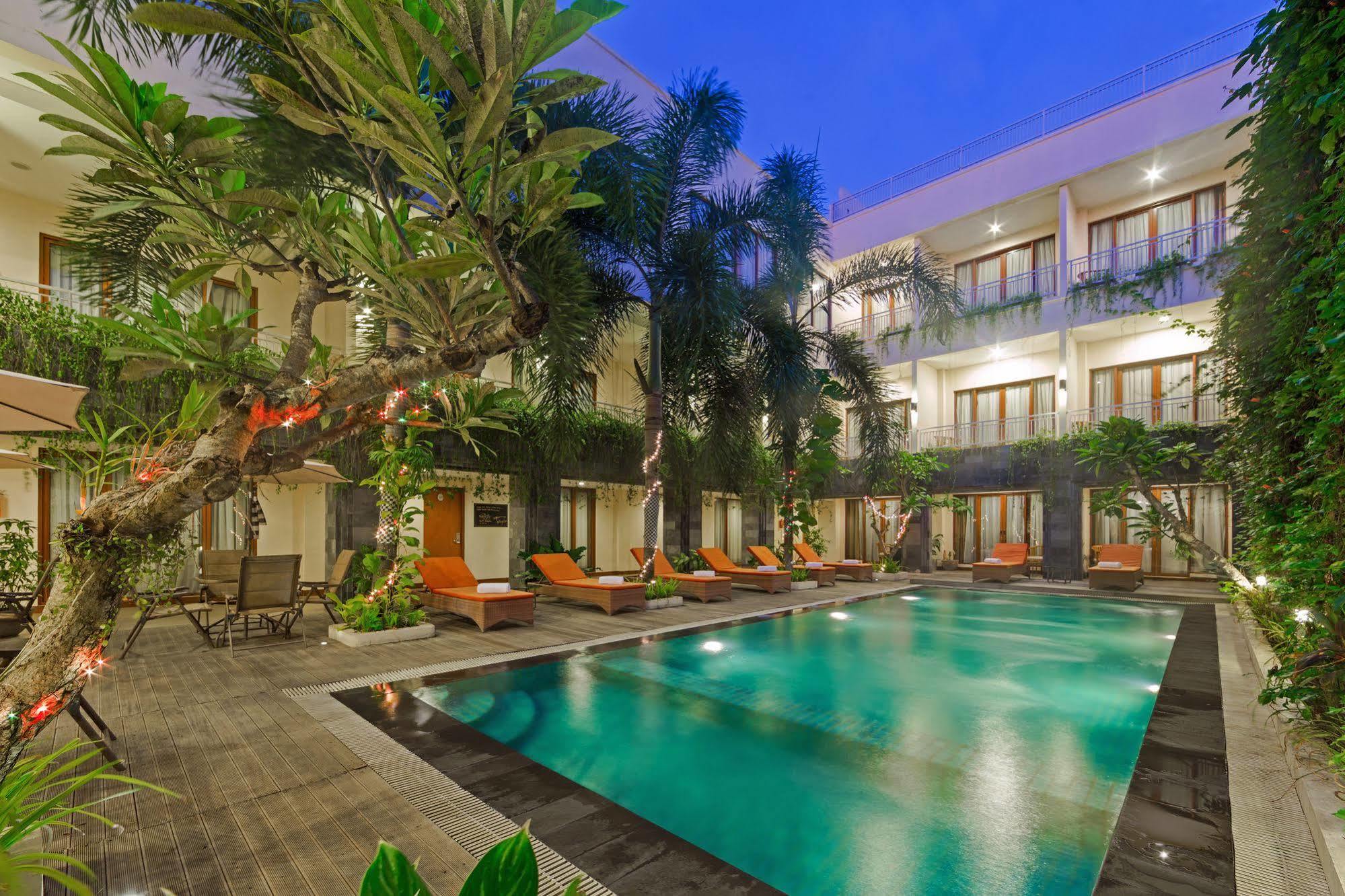 Zen Rooms Kuta Tuban Suites Exteriér fotografie