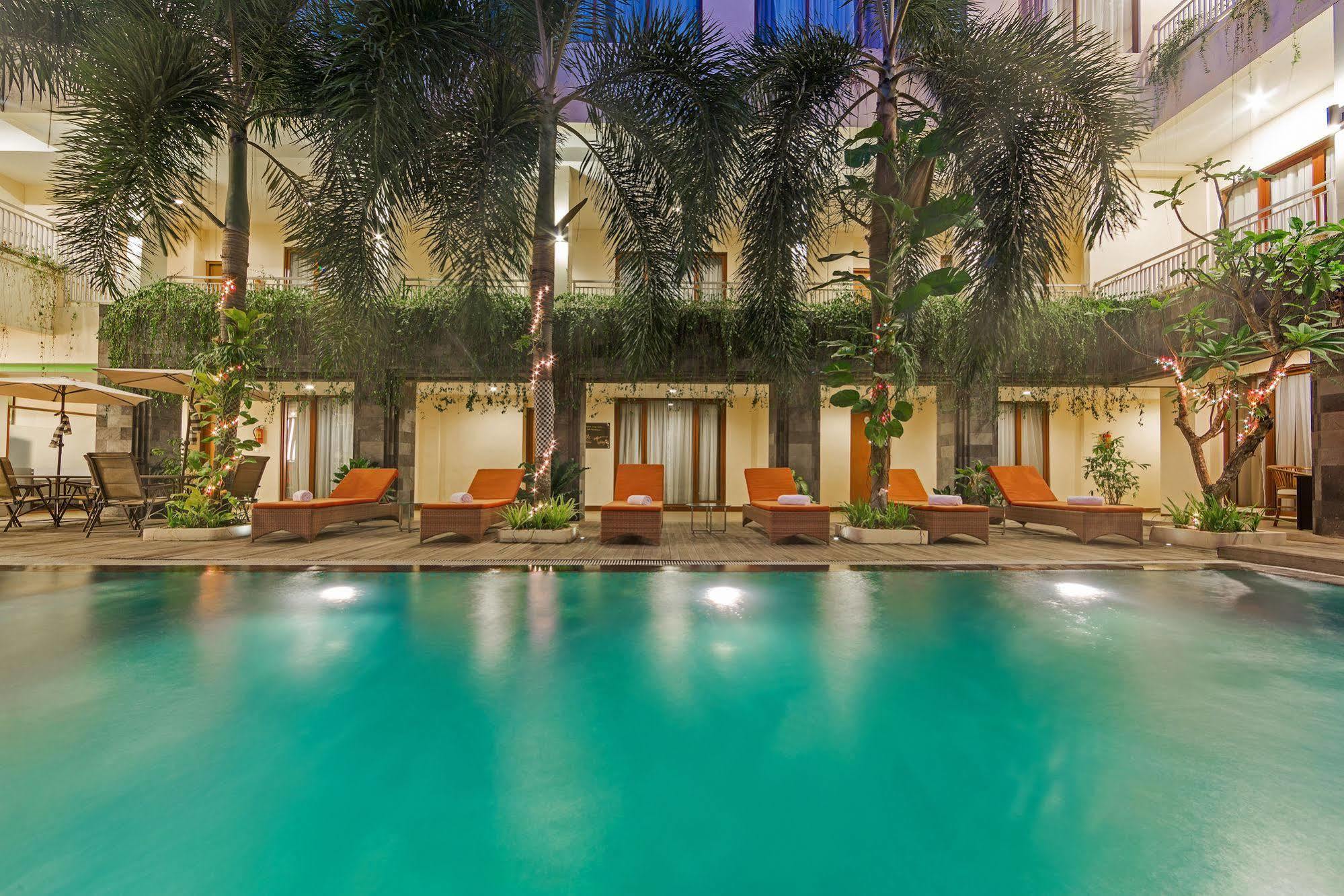 Zen Rooms Kuta Tuban Suites Exteriér fotografie