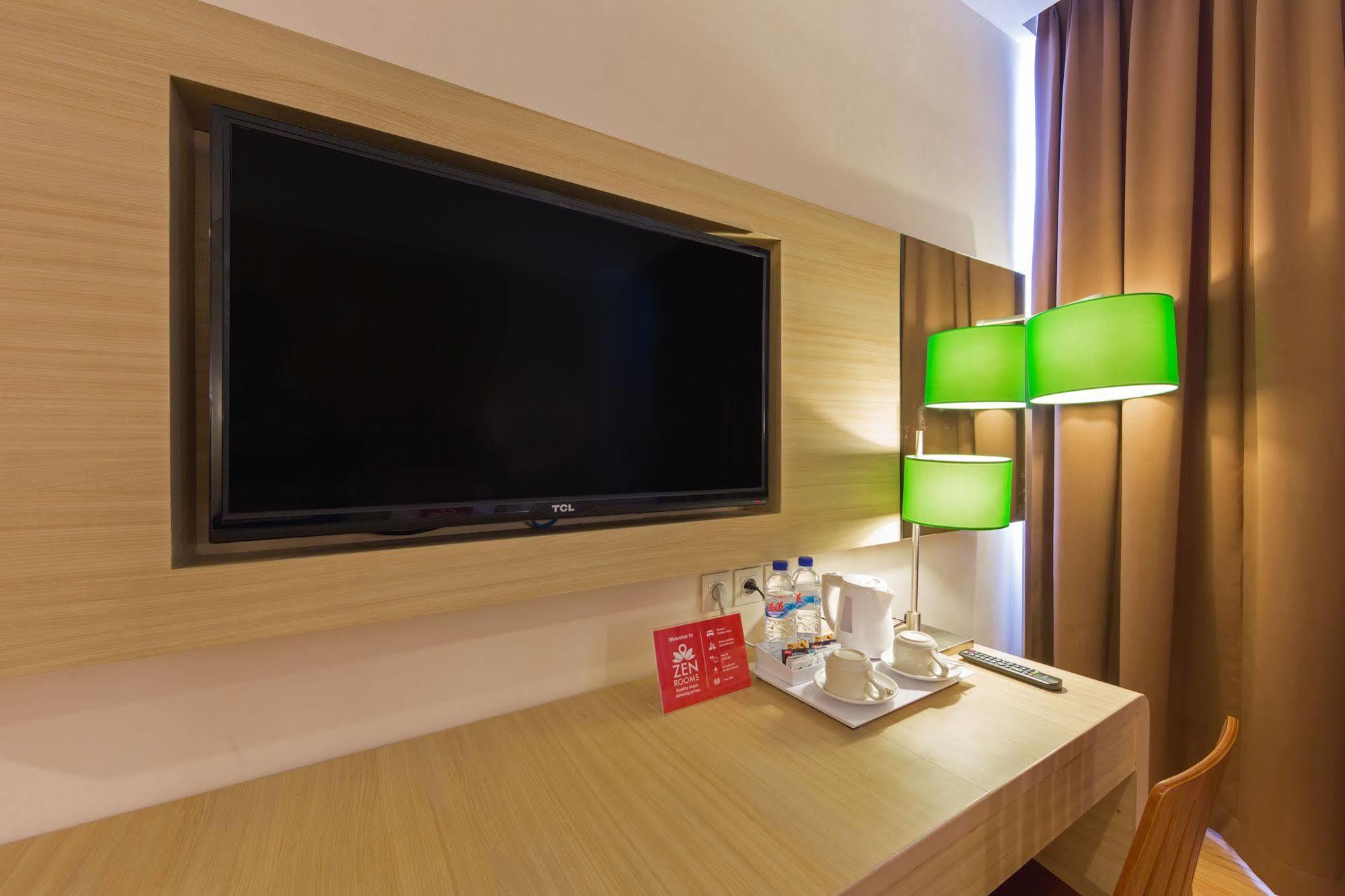 Zen Rooms Kuta Tuban Suites Exteriér fotografie