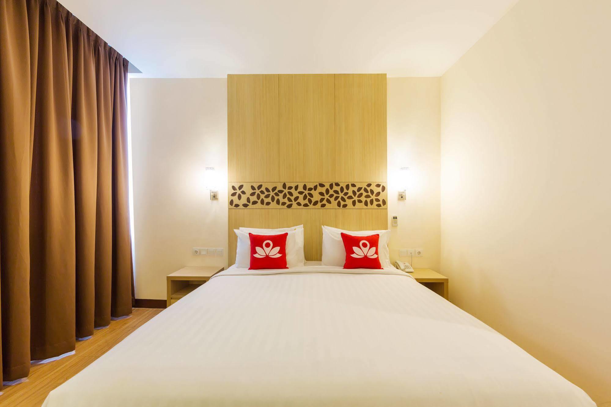Zen Rooms Kuta Tuban Suites Exteriér fotografie