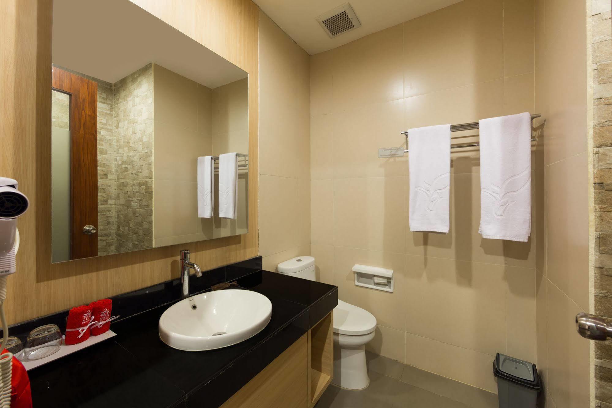 Zen Rooms Kuta Tuban Suites Exteriér fotografie