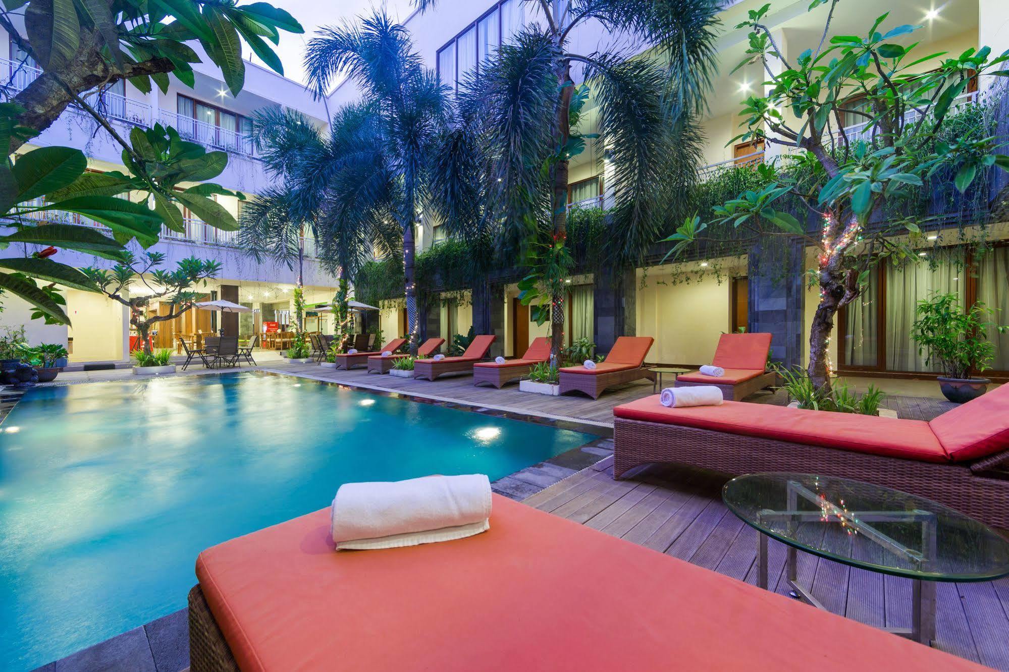 Zen Rooms Kuta Tuban Suites Exteriér fotografie