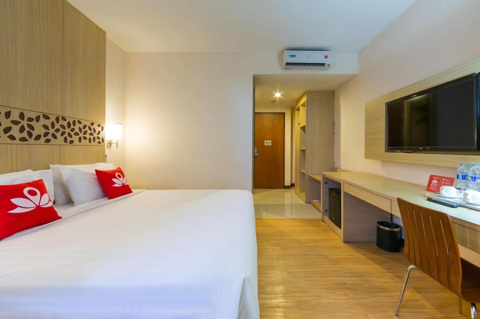 Zen Rooms Kuta Tuban Suites Exteriér fotografie