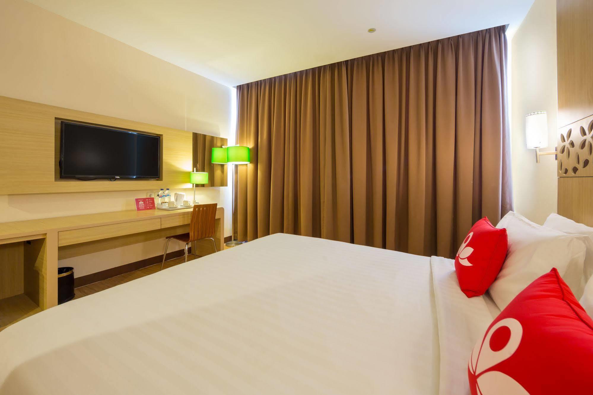 Zen Rooms Kuta Tuban Suites Exteriér fotografie