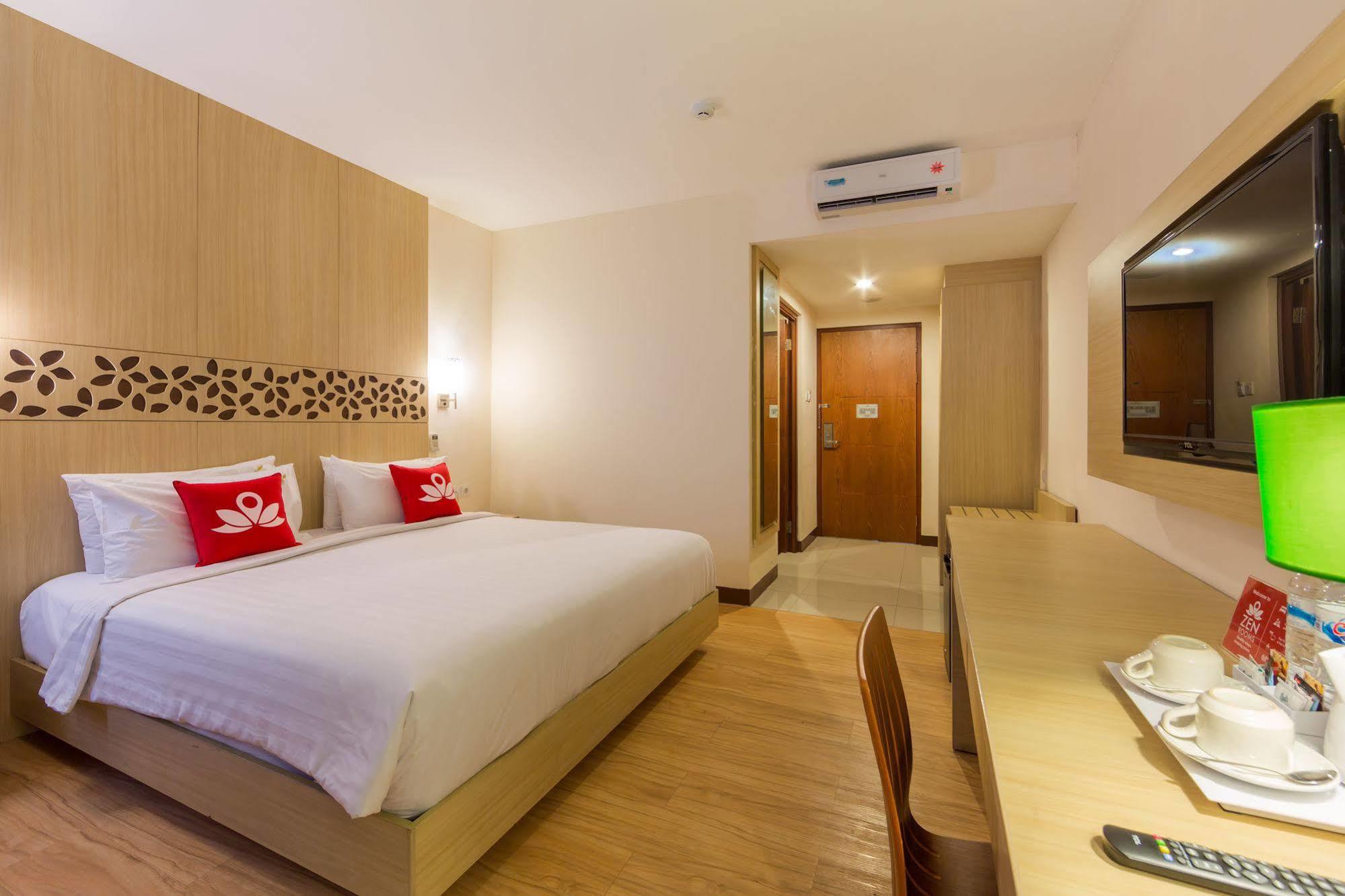 Zen Rooms Kuta Tuban Suites Exteriér fotografie