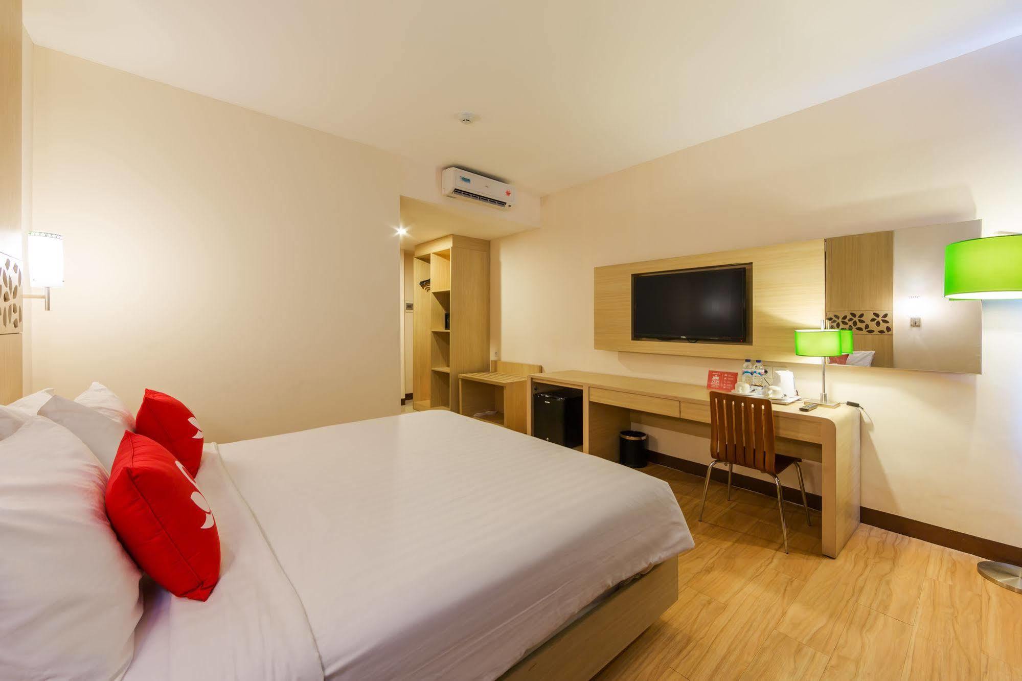 Zen Rooms Kuta Tuban Suites Exteriér fotografie
