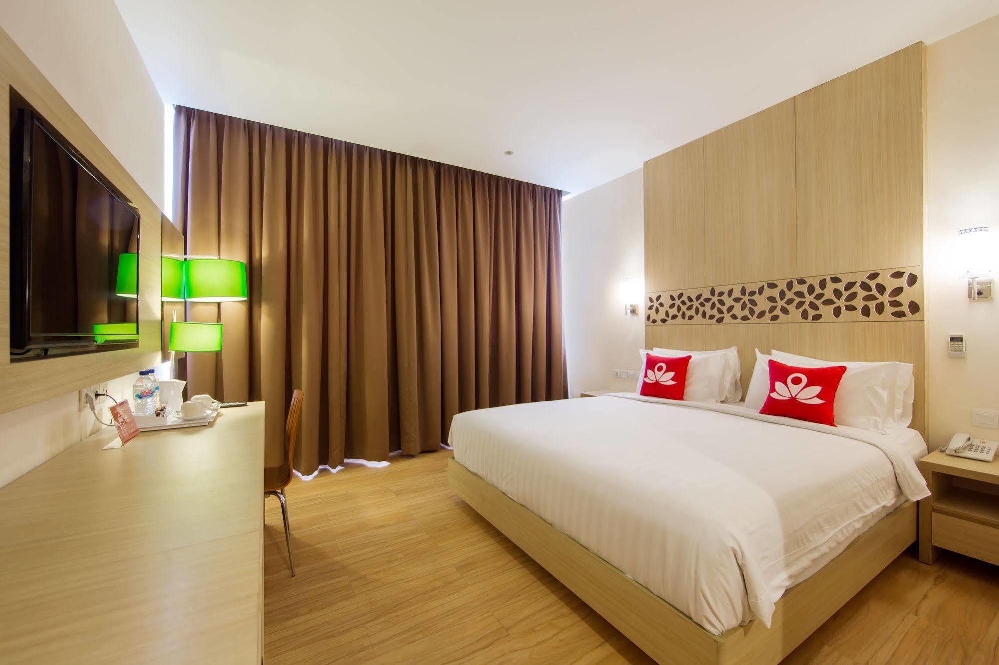 Zen Rooms Kuta Tuban Suites Exteriér fotografie
